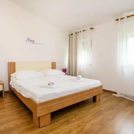 Family Friendly House With A Swimming Pool Srinjine, Split - 23950