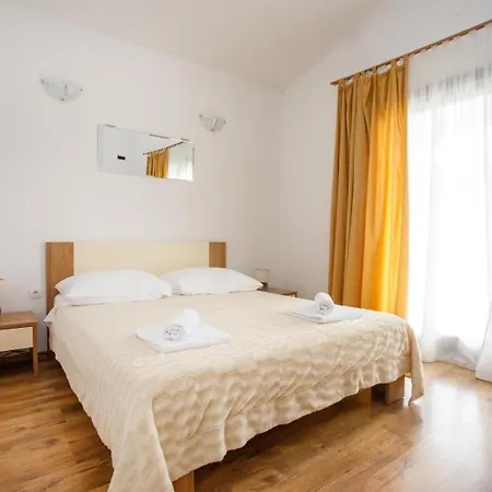 Family Friendly House With A Swimming Pool Srinjine, Split - 23950 Nyaraló