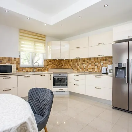 Family Friendly House With A Swimming Pool Srinjine, Split - 23950