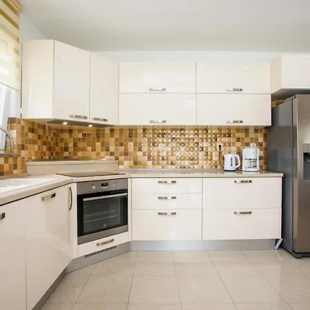 Family Friendly House With A Swimming Pool Srinjine, Split - 23950 Dom wakacyjny