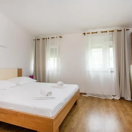 Family Friendly House With A Swimming Pool Srinjine, Split - 23950 Nyaraló *