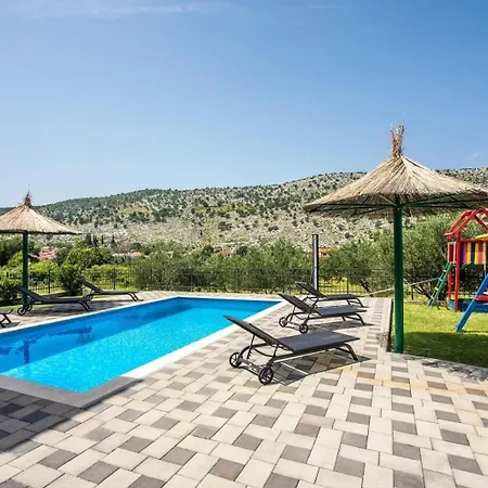 Dom wakacyjny Family Friendly House With A Swimming Pool Srinjine, Split - 23950 *