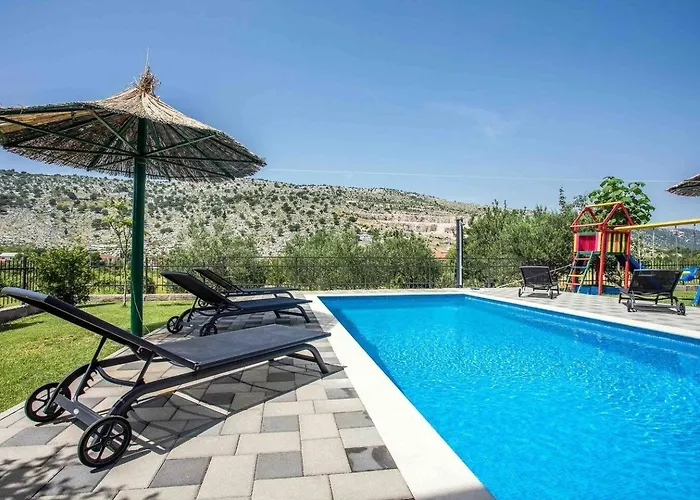 Dom wakacyjny Family Friendly House With A Swimming Pool Srinjine, Split - 23950