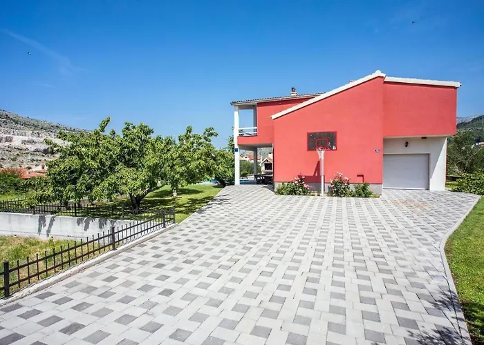 Dom wakacyjny Family Friendly House With A Swimming Pool Srinjine, Split - 23950 *