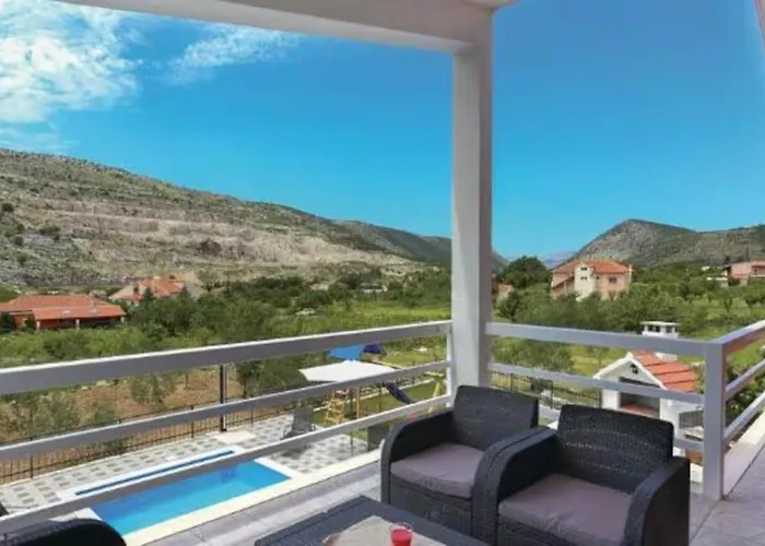 Dom wakacyjny Family Friendly House With A Swimming Pool Srinjine, Split - 23950 *