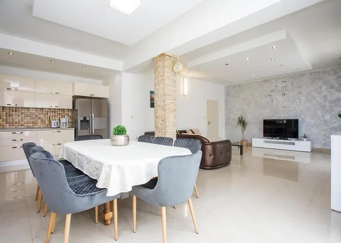 Family Friendly House With A Swimming Pool Srinjine, Split - 23950 Srinjine