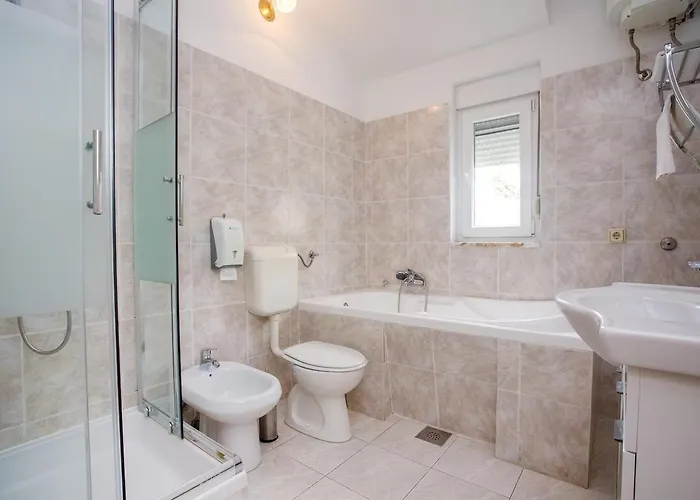 Dom wakacyjny Family Friendly House With A Swimming Pool Srinjine, Split - 23950