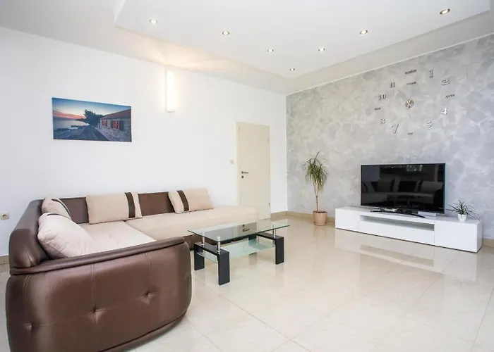 Dom wakacyjny Family Friendly House With A Swimming Pool Srinjine, Split - 23950