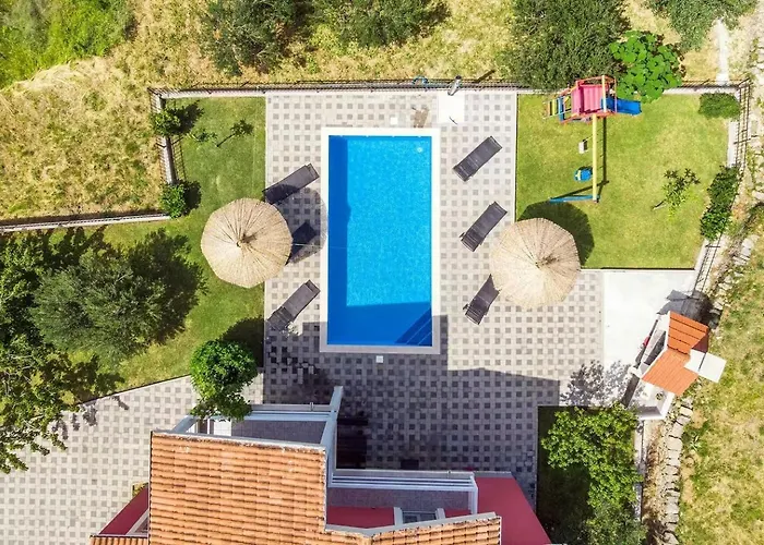 Dom wakacyjny Family Friendly House With A Swimming Pool Srinjine, Split - 23950