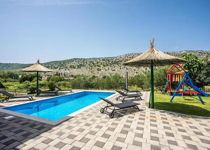 Dom wakacyjny Family Friendly House With A Swimming Pool Srinjine, Split - 23950 *